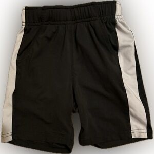 Wes & Willy Boys Performance Short in black + white size 3T Excellent condition